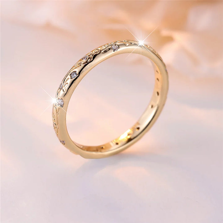 Luxe Vrouwelijke Witte Bloem Ronde Zirkoon Stenen Ring Sierlijke Gouden Kleur Bruiloft Sieraden Voor Vrouwen