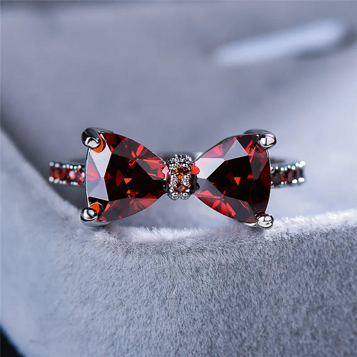 Schattige Vrouwelijke Witte Strik Zirkoon Steen Ring Eenvoudige Zilveren Kleur Dunne Bruiloft Sieraden Voor Vrouwen