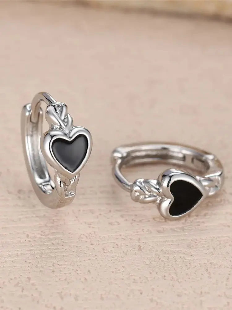 Charme Vrouwelijke Zwart Emaille Leuke Liefde Hart Hoepel Oorbellen Zilver Kleur Eenvoudige Bruiloft Sieraden Voor Vrouwen