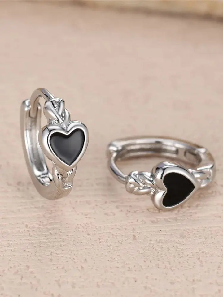 Charme Vrouwelijke Zwart Emaille Leuke Liefde Hart Hoepel Oorbellen Zilver Kleur Eenvoudige Bruiloft Sieraden Voor Vrouwen