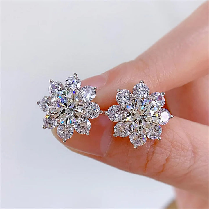 Leuke Vrouwelijke Steen Witte Zirkoon Sneeuwvlok Stud Oorbellen Zilver Kleur Bruiloft Sieraden Voor Vrouwen