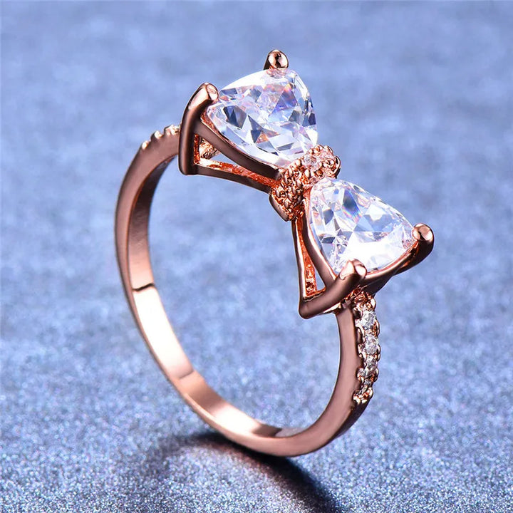 Schattige Vrouwelijke Witte Strik Zirkoon Steen Ring Eenvoudige Zilveren Kleur Dunne Bruiloft Sieraden Voor Vrouwen