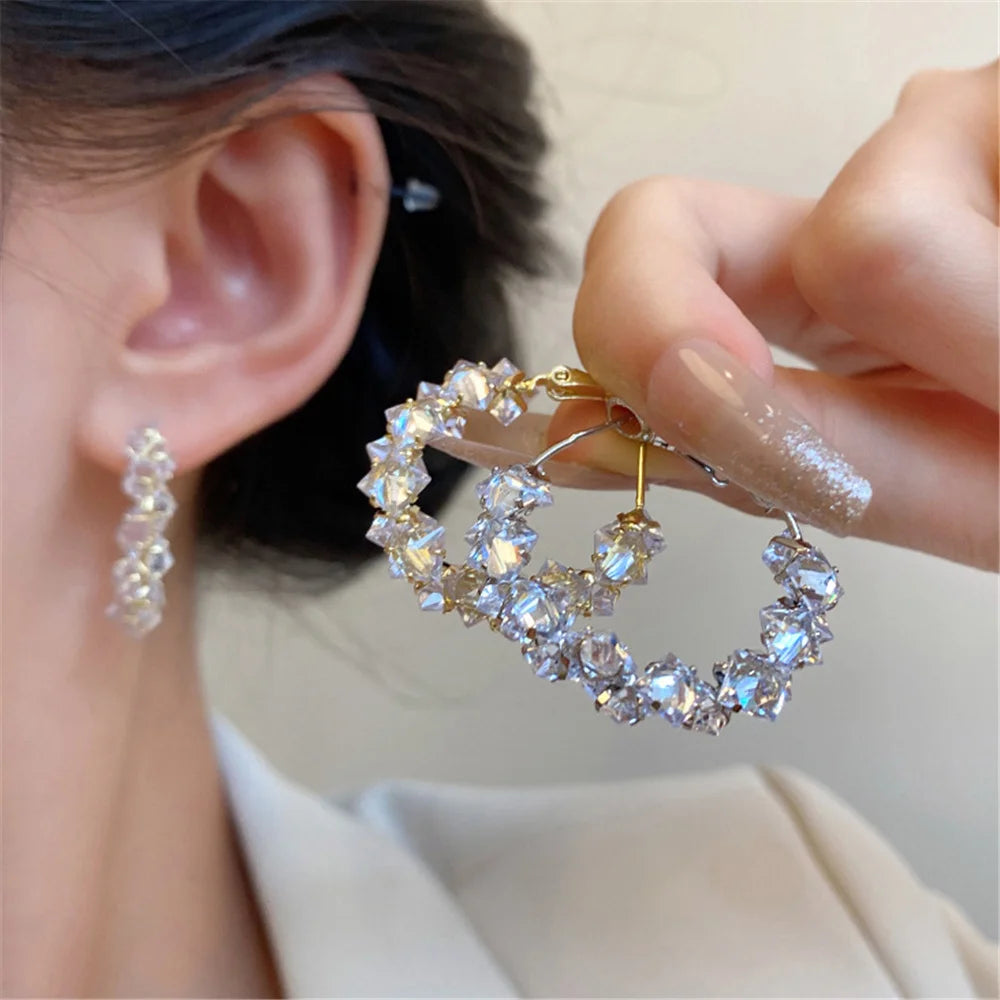 Charme Vrouwelijke Witte Steen Hoepel Oorbellen Goud Zilver Kleur Eenvoudige Ronde Bruiloft Sieraden Voor Vrouwen