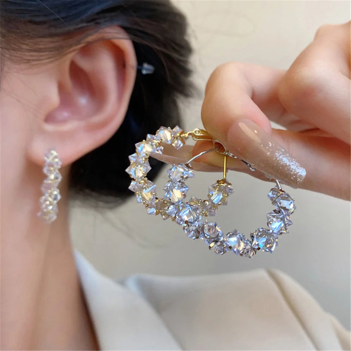 Charme Vrouwelijke Witte Steen Hoepel Oorbellen Goud Zilver Kleur Eenvoudige Ronde Bruiloft Sieraden Voor Vrouwen