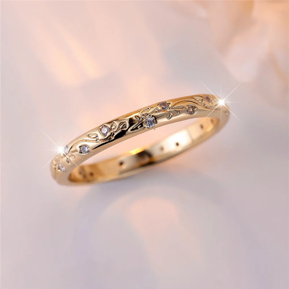 Luxe Vrouwelijke Witte Bloem Ronde Zirkoon Stenen Ring Sierlijke Gouden Kleur Bruiloft Sieraden Voor Vrouwen
