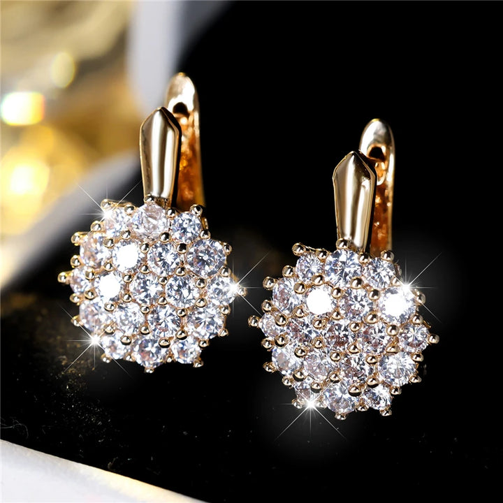 Leuke kleine witte zirkoon steen sneeuwvlok hoepel oorbellen voor vrouwen charme vrouwelijke zilveren kleur bruiloft sieraden cadeau