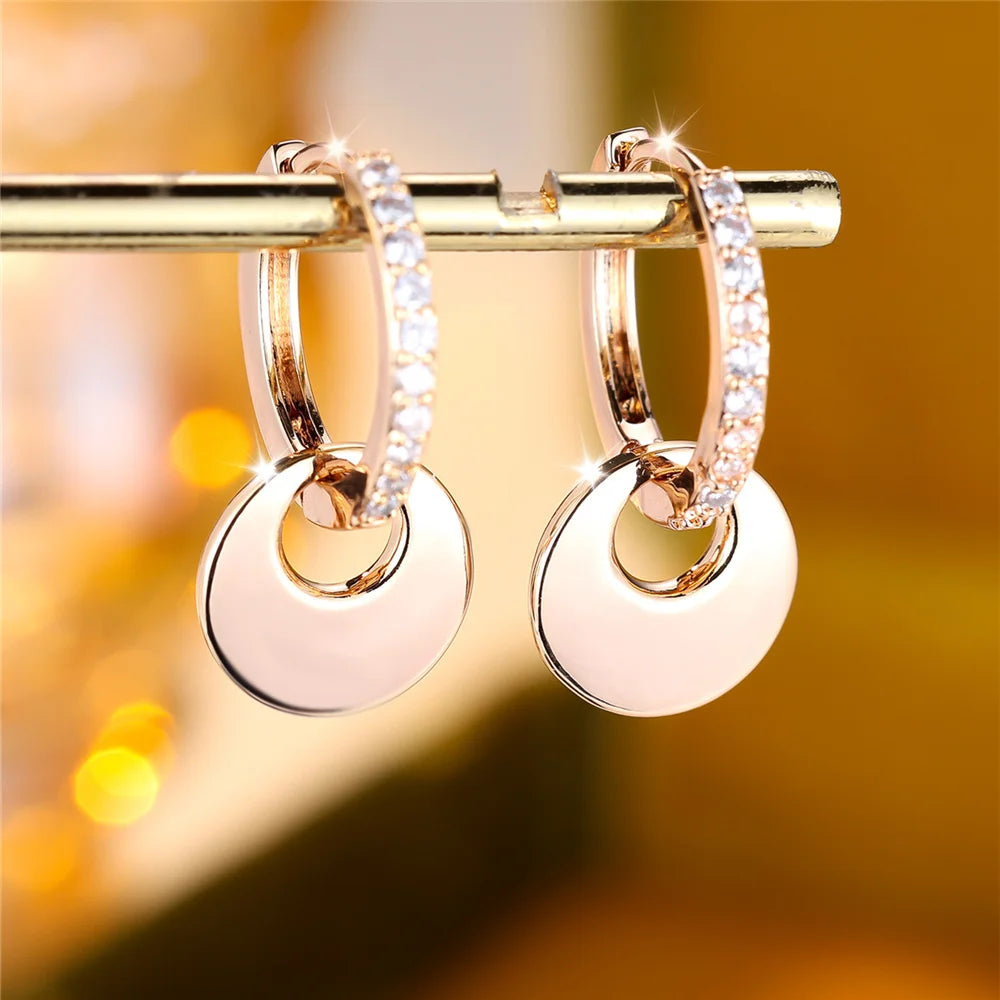 Charme Vrouwelijke Witte Kristallen Zirkoon Steen Hoepel Oorbellen Goud Kleur Eenvoudige Bruiloft Sieraden Voor Vrouwen