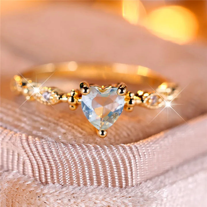 Schattige Vrouwelijke Waterblauwe Zirkoon Stenen Ring Trendy Geel Goud Kleur Hart Verloving Bruid Bruiloft Sieraden Voor Vrouwen