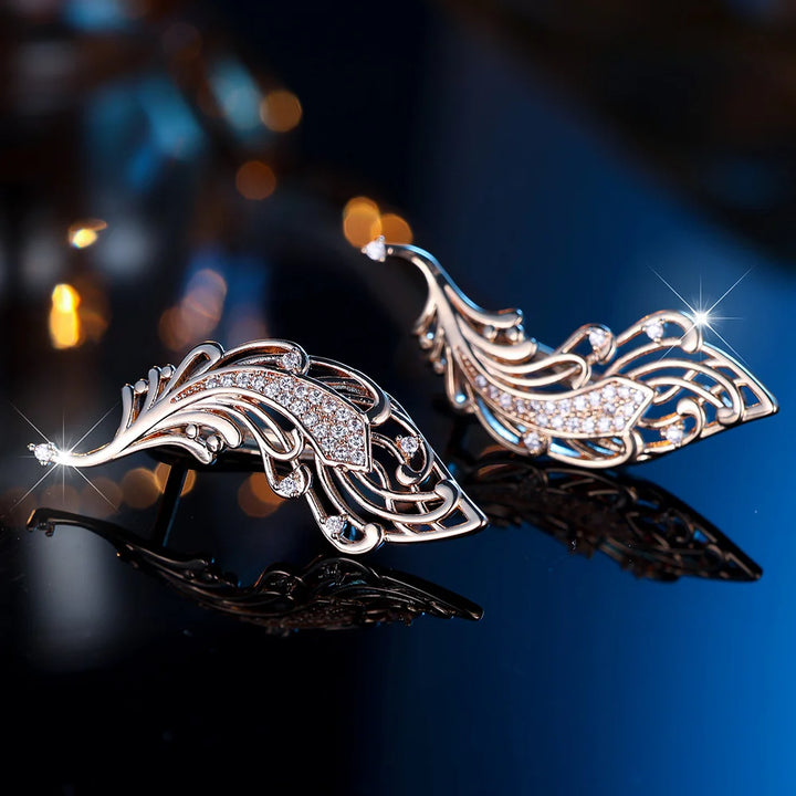 Charme Vrouwelijke Witte Kristallen Zirkoon Steen Veer Hoepel Oorbellen Goud Kleur Eenvoudige Bruiloft Sieraden Voor Vrouwen