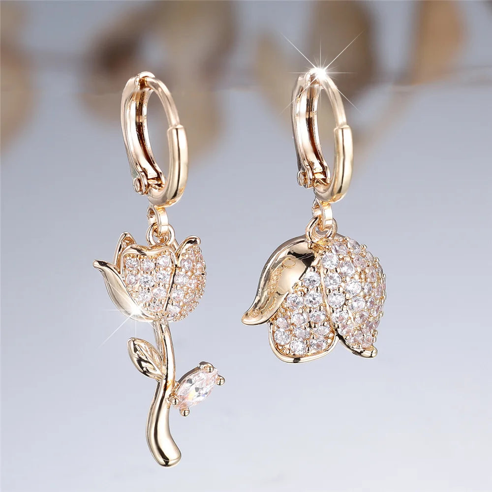 Charme Vrouwelijke Witte Kristal Zirkoon Steen Roos Bloem Hoepel Oorbellen Goud Kleur Eenvoudige Bruiloft Sieraden Voor Vrouwen