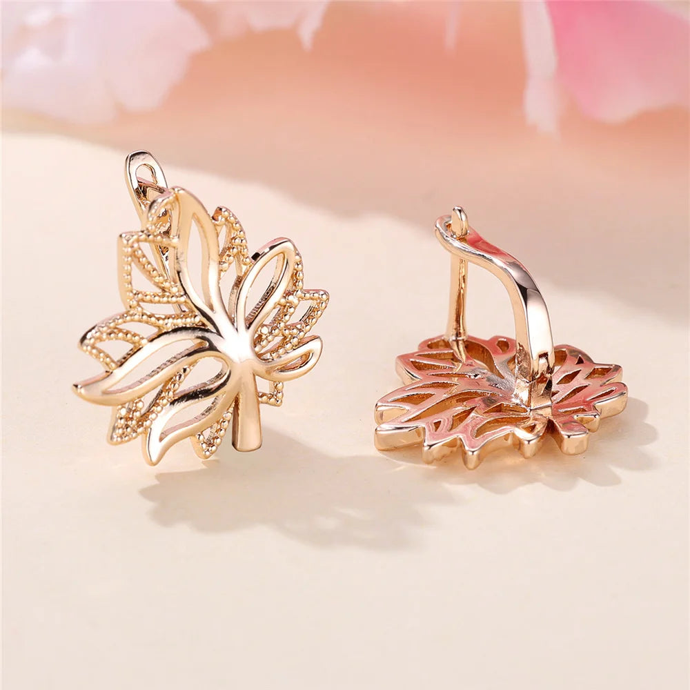 Charme Vrouwelijke Witte Kristallen Zirkoon Steen Boomblad Hoepel Oorbellen Goud Kleur Eenvoudige Bruiloft Sieraden Voor Vrouwen