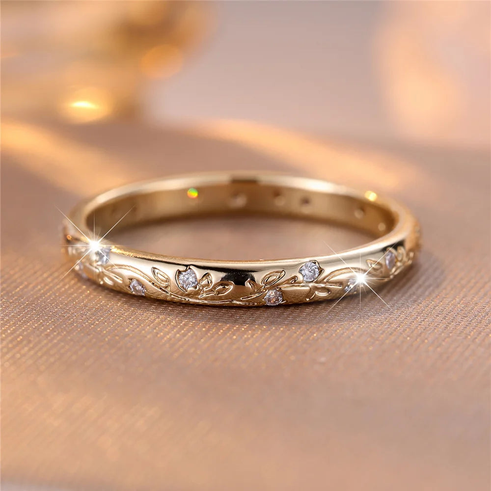 Luxe Vrouwelijke Witte Bloem Ronde Zirkoon Stenen Ring Sierlijke Gouden Kleur Bruiloft Sieraden Voor Vrouwen