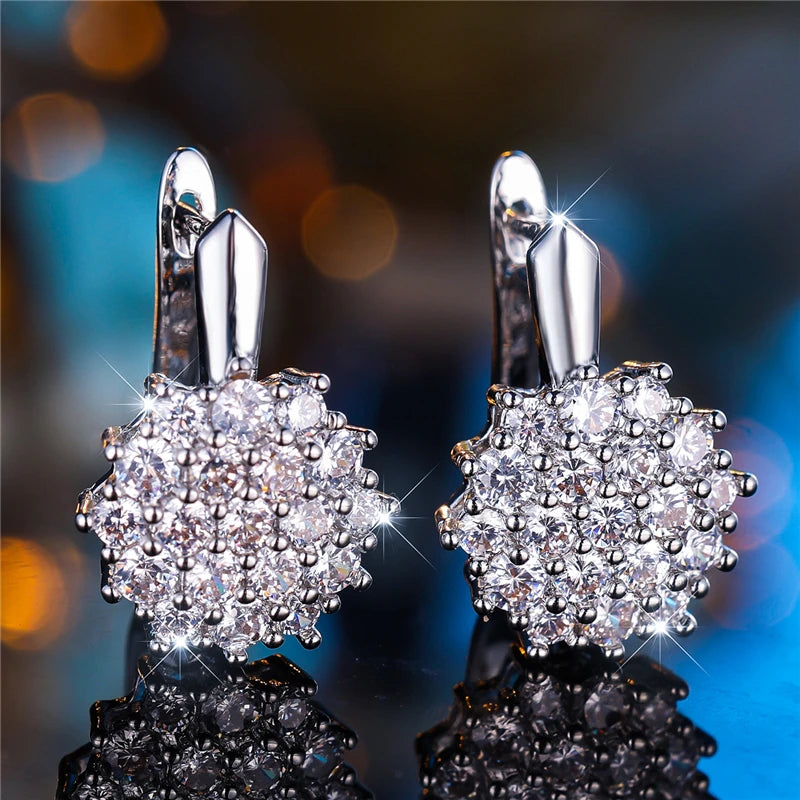 Leuke kleine witte zirkoon steen sneeuwvlok hoepel oorbellen voor vrouwen charme vrouwelijke zilveren kleur bruiloft sieraden cadeau