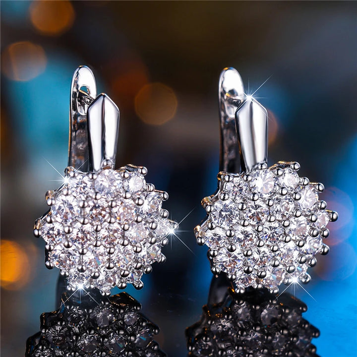 Leuke kleine witte zirkoon steen sneeuwvlok hoepel oorbellen voor vrouwen charme vrouwelijke zilveren kleur bruiloft sieraden cadeau