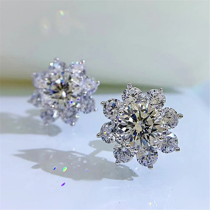 Leuke Vrouwelijke Steen Witte Zirkoon Sneeuwvlok Stud Oorbellen Zilver Kleur Bruiloft Sieraden Voor Vrouwen