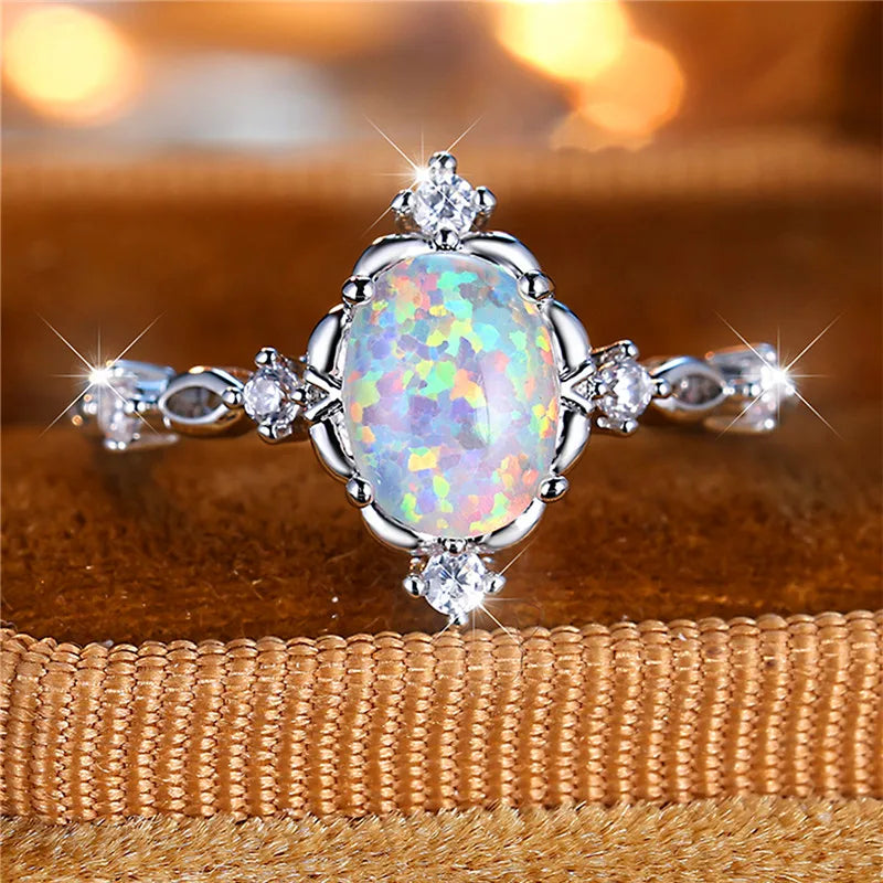 Leuke vrouwelijke witte ovale opaal stenen verlovingsring trendy zilveren kleur bruid bruiloft sieraden cadeau voor vrouwen