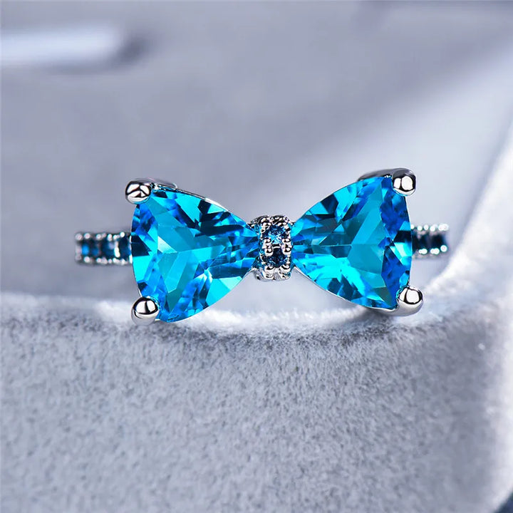 Schattige Vrouwelijke Witte Strik Zirkoon Steen Ring Eenvoudige Zilveren Kleur Dunne Bruiloft Sieraden Voor Vrouwen