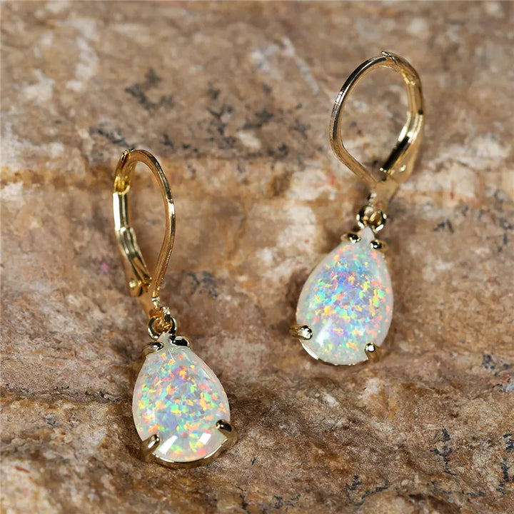 Vrouwelijke Witte Vuur Opaal Steen Klassieke Gouden Kleur Waterdruppel Oorbellen Schattige Bengelen Boho Sieraden Voor Vrouwen
