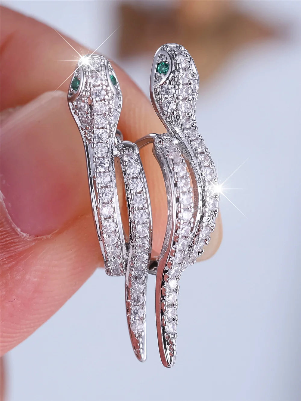 Leuke Vrouwelijke Kleine Wit Groen Zirkoon Steen Slang Dier Hoepel Oorbellen Mode Zilveren Kleur Bruiloft Sieraden Voor Vrouwen