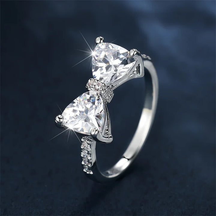 Luxe Vrouwelijke Charme Schattige Strik Zilveren Kleur Bruiloft Sieraden Voor Vrouwen Witte Kristallen Steen Verlovingsring