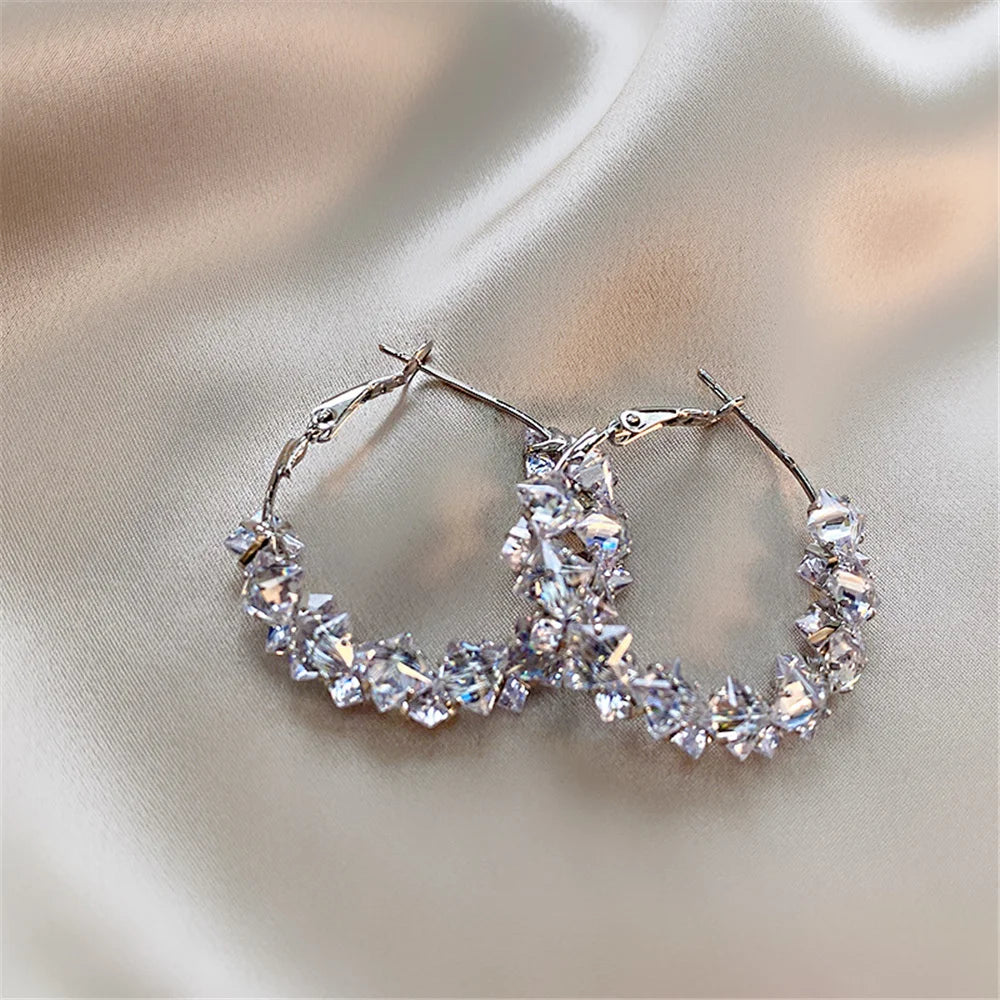 Charme Vrouwelijke Witte Steen Hoepel Oorbellen Goud Zilver Kleur Eenvoudige Ronde Bruiloft Sieraden Voor Vrouwen