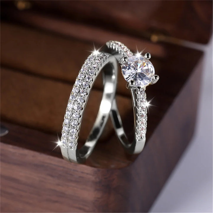 Luxe Vrouwelijke 2 stks Kleine Ronde Witte Zirkoon Stenen Ring Set Belofte Goud Kleur Bruiloft Verlovingssieraden Voor Vrouwen