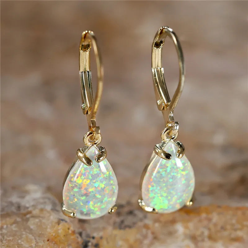 Vrouwelijke Witte Vuur Opaal Steen Klassieke Gouden Kleur Waterdruppel Oorbellen Schattige Bengelen Boho Sieraden Voor Vrouwen