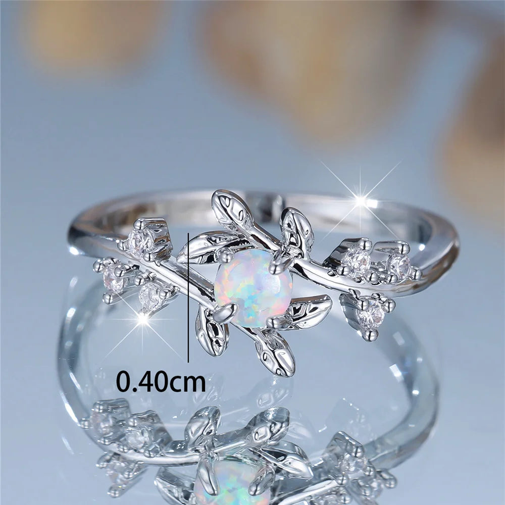 Charme Vrouwelijke Witte Vuur Opaal Steen Ronde Blad Ring Zilver Kleur Leuke Gift Bruiloft Sieraden Voor Vrouwen