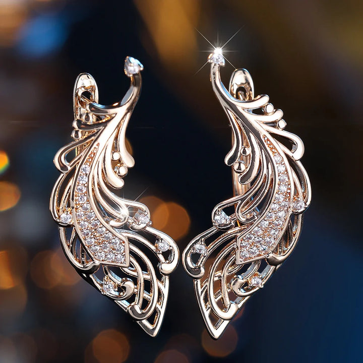Charme Vrouwelijke Witte Kristallen Zirkoon Steen Veer Hoepel Oorbellen Goud Kleur Eenvoudige Bruiloft Sieraden Voor Vrouwen