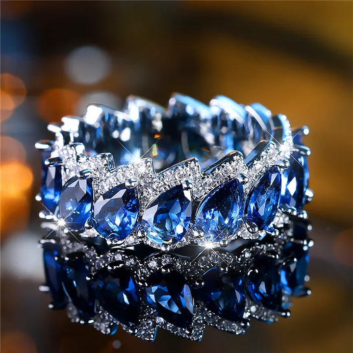 Luxe Vrouwelijke Blauwe Waterdruppel Zirkoon Steen Verlovingsring Trendy Zilveren Kleur Bruid Bruiloft Sieraden Cadeau Voor Vrouwen