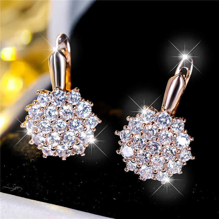Leuke kleine witte zirkoon steen sneeuwvlok hoepel oorbellen voor vrouwen charme vrouwelijke zilveren kleur bruiloft sieraden cadeau