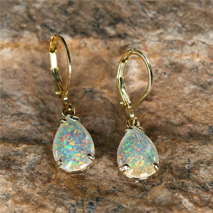 Vrouwelijke Witte Vuur Opaal Steen Klassieke Gouden Kleur Waterdruppel Oorbellen Schattige Bengelen Boho Sieraden Voor Vrouwen