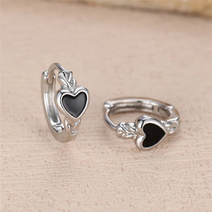 Charme Vrouwelijke Zwart Emaille Leuke Liefde Hart Hoepel Oorbellen Zilver Kleur Eenvoudige Bruiloft Sieraden Voor Vrouwen
