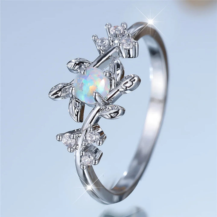 Charme Vrouwelijke Witte Vuur Opaal Steen Ronde Blad Ring Zilver Kleur Leuke Gift Bruiloft Sieraden Voor Vrouwen