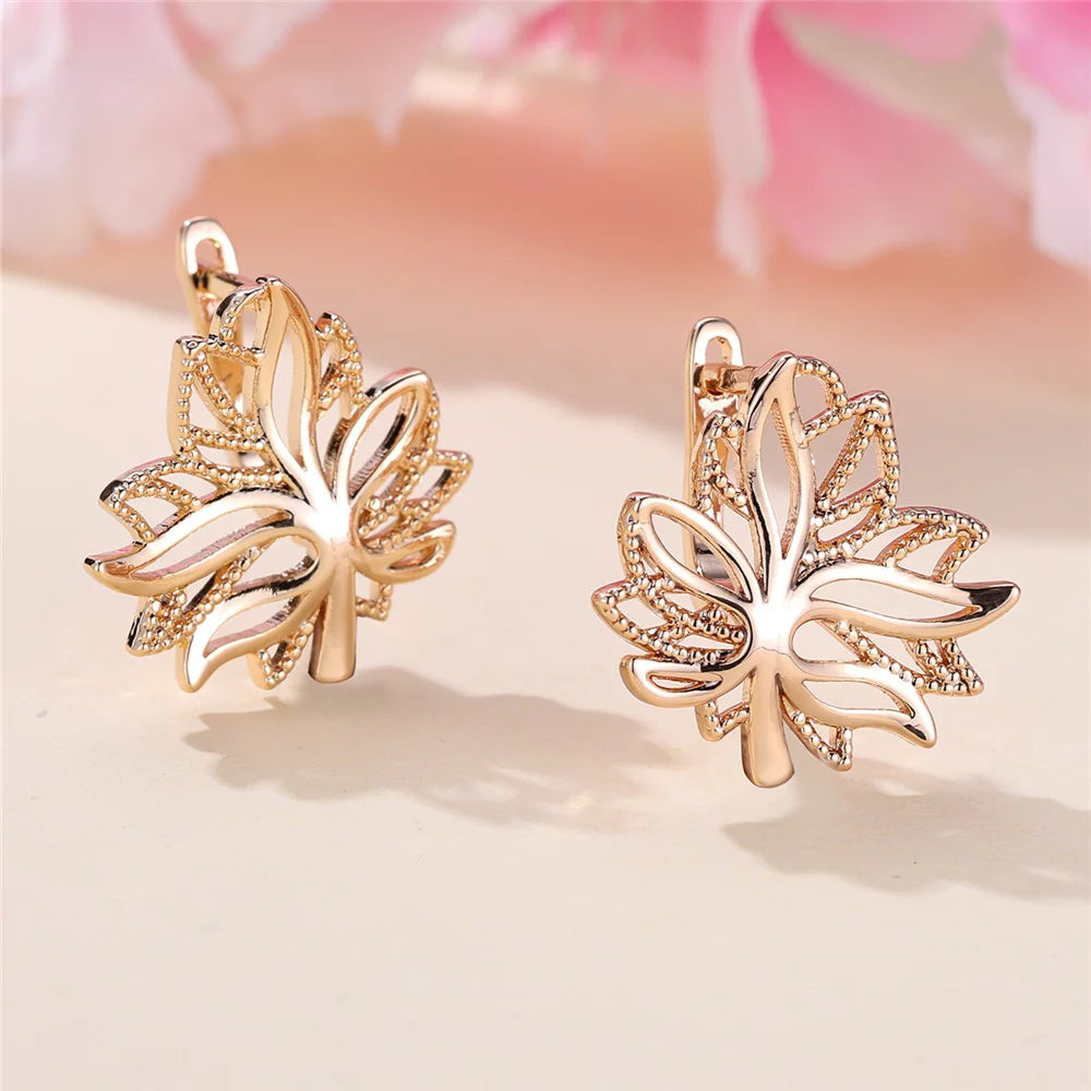 Charme Vrouwelijke Witte Kristallen Zirkoon Steen Boomblad Hoepel Oorbellen Goud Kleur Eenvoudige Bruiloft Sieraden Voor Vrouwen