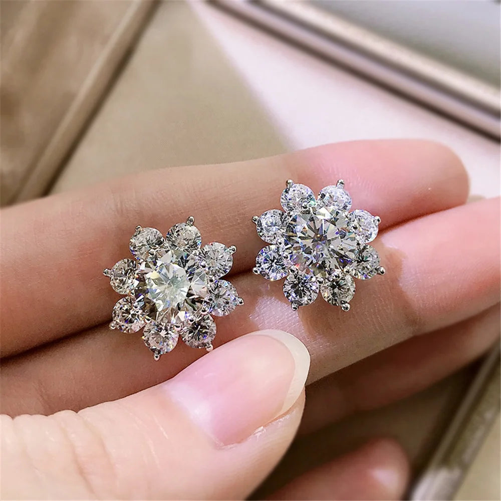 Leuke Vrouwelijke Steen Witte Zirkoon Sneeuwvlok Stud Oorbellen Zilver Kleur Bruiloft Sieraden Voor Vrouwen