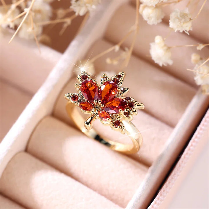 Leuke Vrouwelijke Rode Zirkoon Stenen Ring Trendy Geel Goud Kleur Esdoorn Verlovingsbruid Bruiloft Sieraden Cadeau Voor Vrouwen