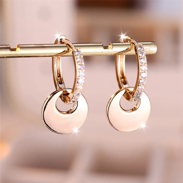Charme Vrouwelijke Witte Kristallen Zirkoon Steen Hoepel Oorbellen Goud Kleur Eenvoudige Bruiloft Sieraden Voor Vrouwen