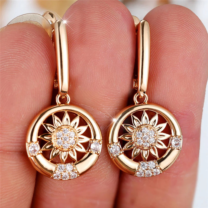 Luxe vrouwelijke witte zirkoon steen zonnebloem hoepel oorbellen mode vrouwelijke gouden kleur bruiloft sieraden voor vrouwen