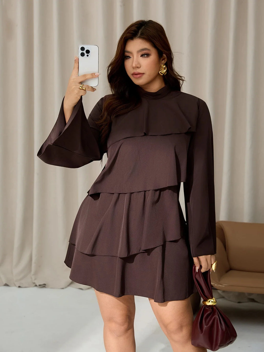 Olivia | Vestido Curvy con Cuello Alto y Volantes