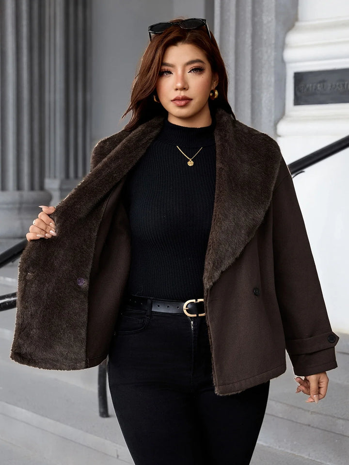 Rocío | Chaqueta Curvy de Lana con Detalles de Pelo