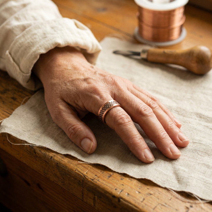 Celosía | Anillo de Cobre en Rejilla