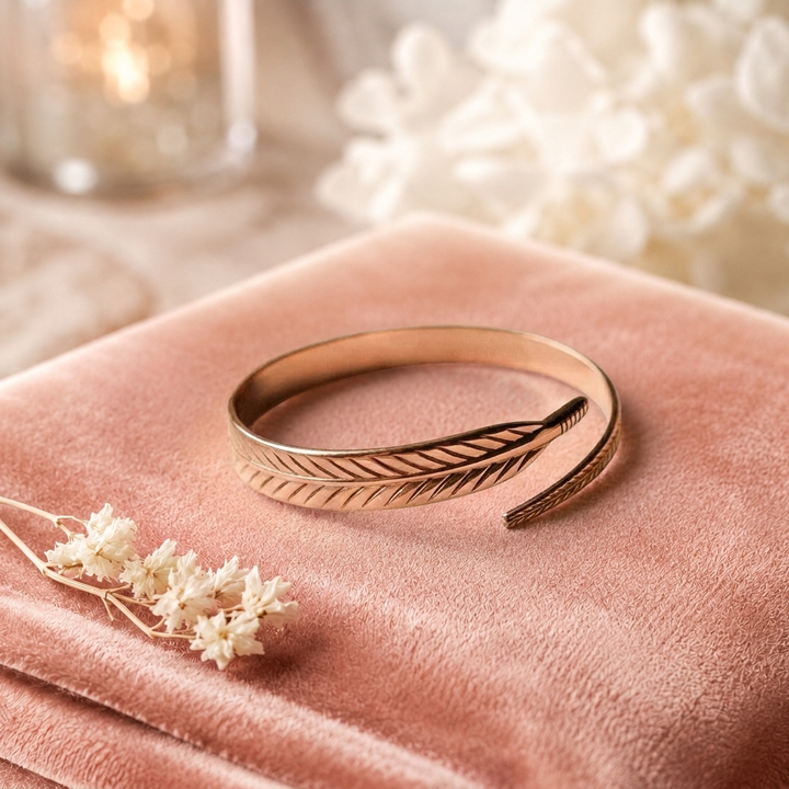 Pluma | Pulsera de Cobre Grabada